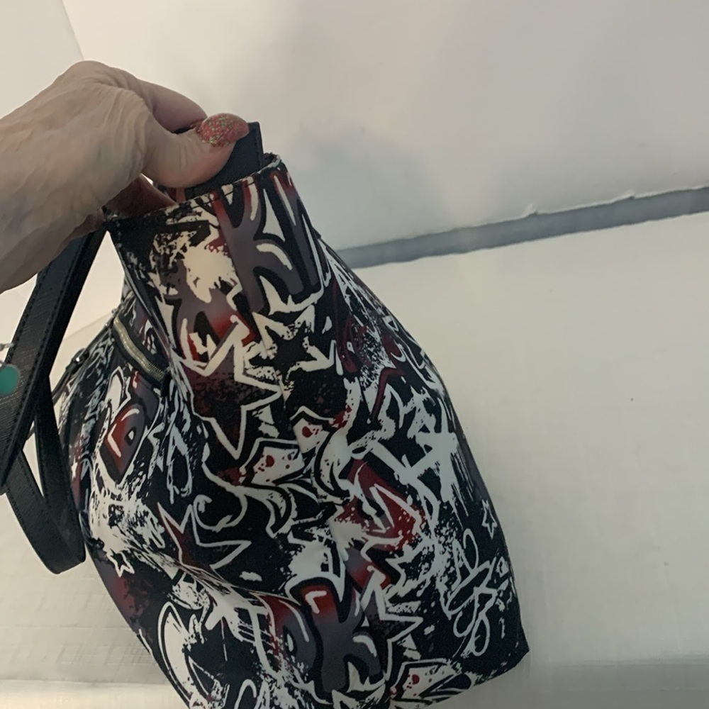 Beautiful Donna Karen, in New York tote - Picture 5 of 9
